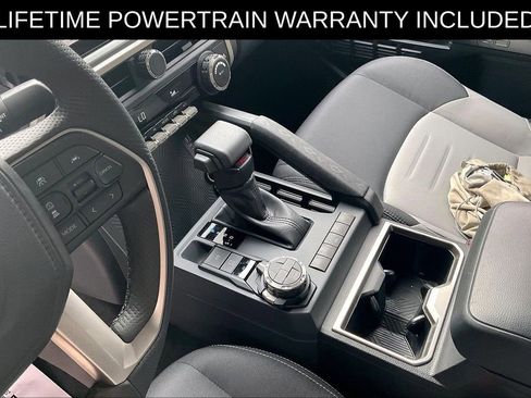 Used 2025 Toyota Tacoma TRD Off-Road AWD/4WD image 15