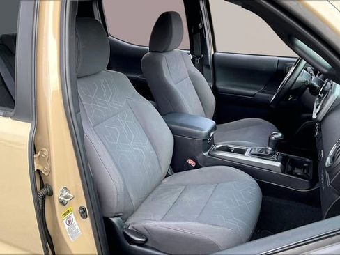 Used 2016 Toyota Tacoma TRD Off-Road w/ Towing Package image 19