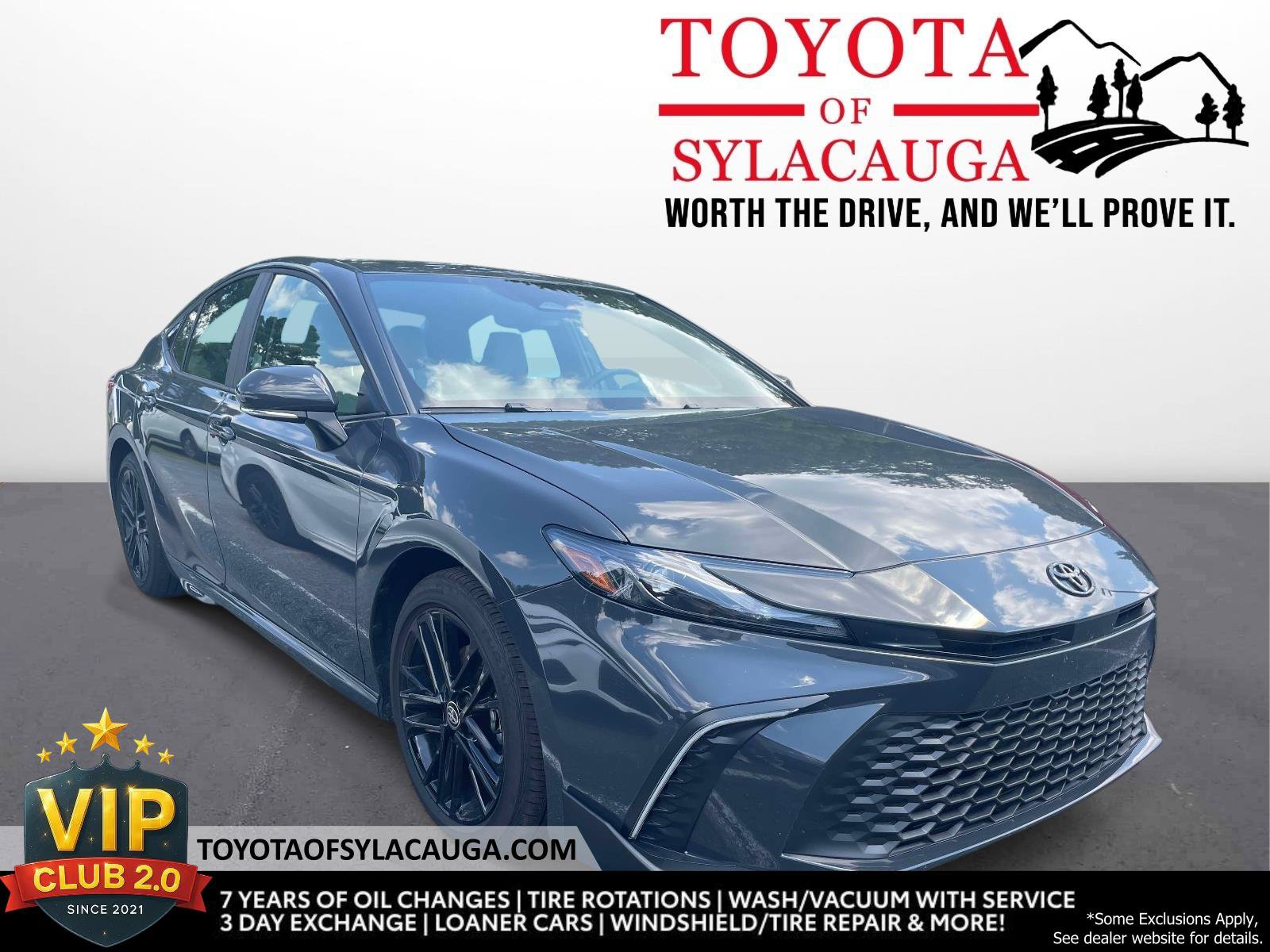 Used 2026 Toyota Camry SE FWD image 1