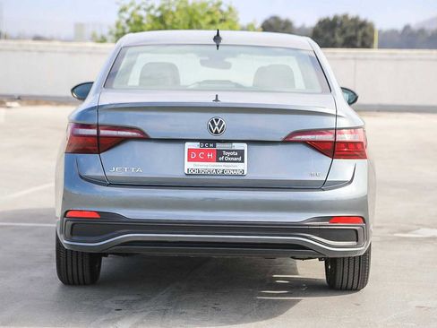 Used 2024 Volkswagen Jetta SE image 6