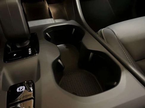 Used 2025 Volvo XC40 B5 Core image 20