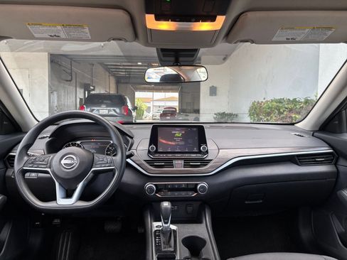 Used 2025 Nissan Altima 2.5 SV FWD image 29