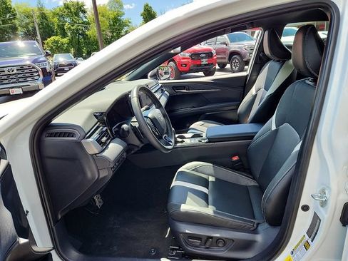 Used 2025 Toyota Camry SE FWD image 14