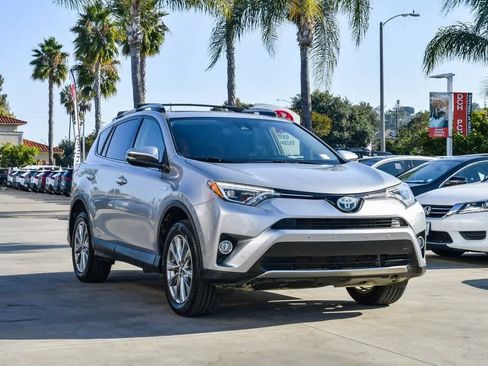 Used 2017 Toyota RAV4 Limited image 3