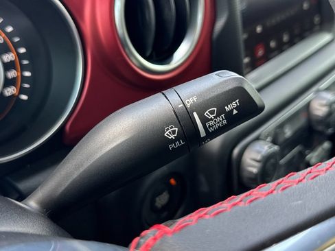 Used 2023 Jeep Gladiator Rubicon AWD/4WD image 16