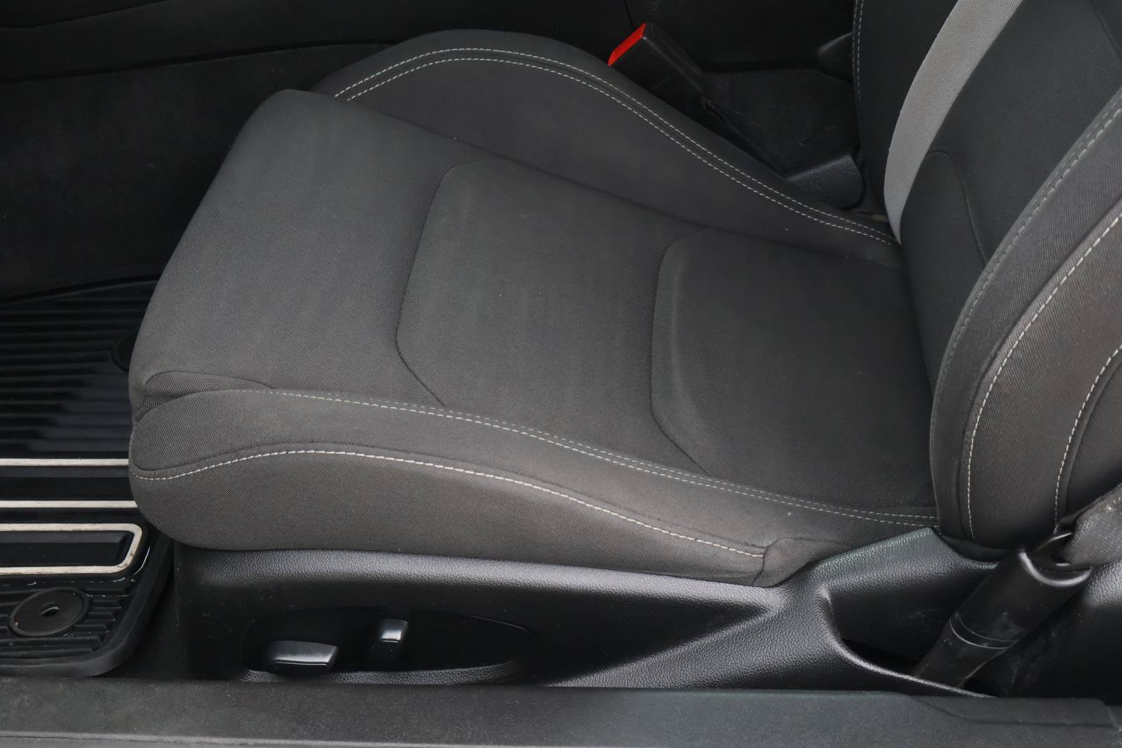 Used 2020 Chevrolet Camaro LT w/ Technology Package RWD image 11