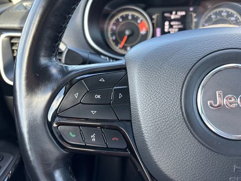 Used 2021 Jeep Cherokee Latitude Plus image 19