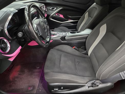 Used 2018 Chevrolet Camaro LT RWD image 6