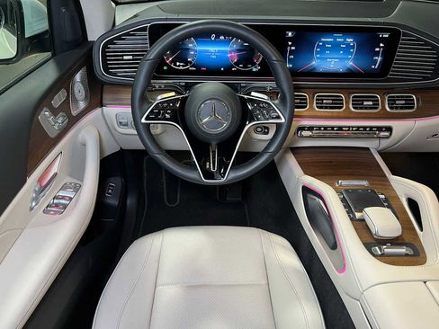 Used 2025 Mercedes-Benz GLS 450 4MATIC image 41