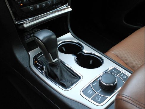 Used 2021 Jeep Grand Cherokee Overland AWD/4WD image 21