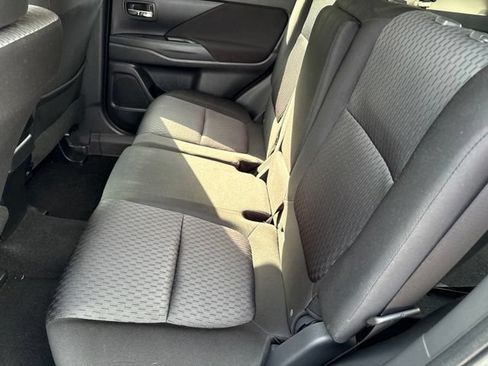 Used 2014 Mitsubishi Outlander SE AWD/4WD image 10