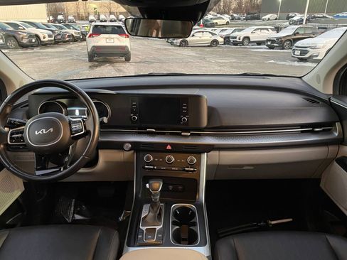 Used 2023 Kia Carnival LX image 33