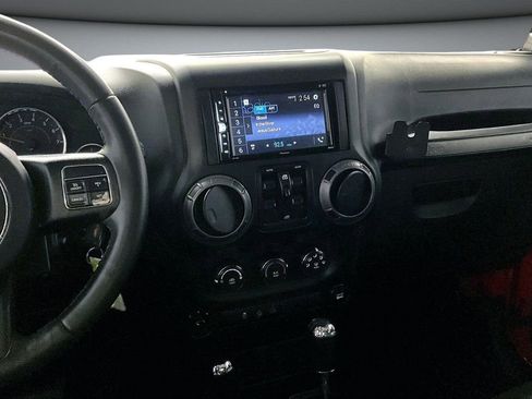 Used 2018 Jeep Wrangler Unlimited Sport S image 9