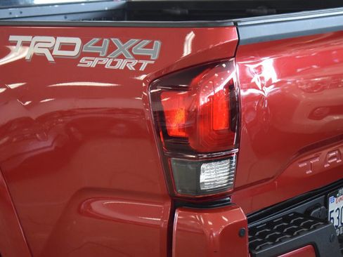 Used 2018 Toyota Tacoma TRD Sport w/ Technology Package image 22