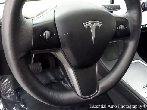 Used 2023 Tesla Model Y Long Range AWD/4WD image 16