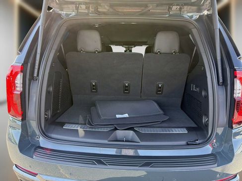 Certified 2025 GMC Yukon AT4 w/ AT4 Premium Package AWD/4WD image 11
