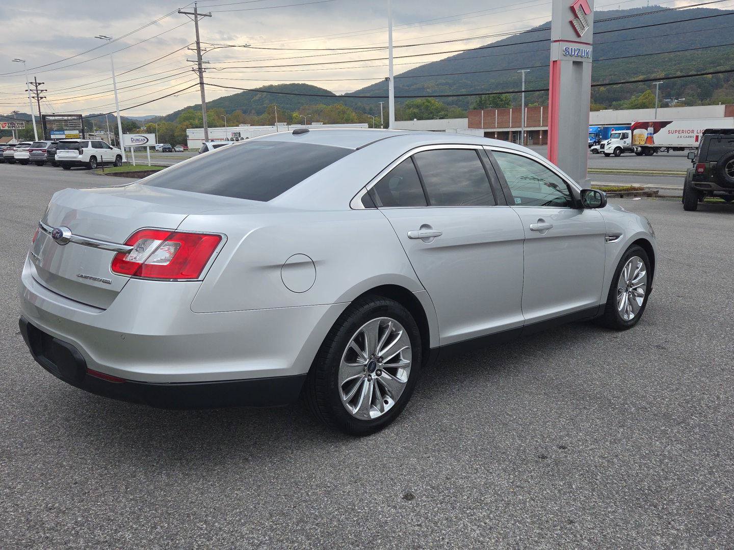 Used 2012 Ford Taurus Limited AWD/4WD image 3