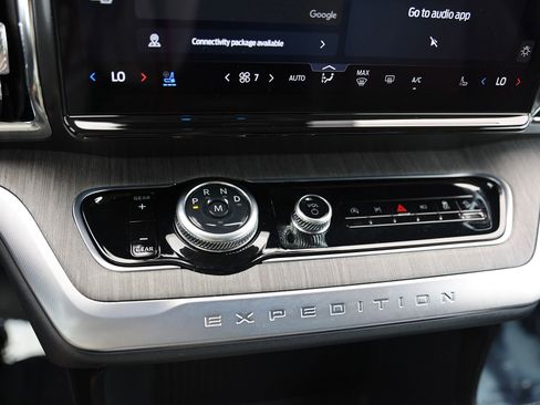 Certified 2025 Ford Expedition Max Platinum w/ Platinum Ultimate Package AWD/4WD image 33
