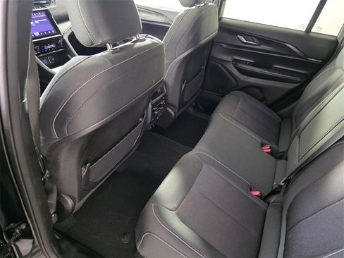 Certified 2024 Jeep Grand Cherokee Laredo X image 15