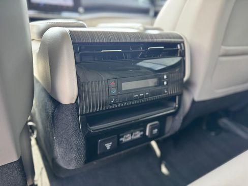 Used 2024 Jeep Wagoneer L Series II w/ Flexible Seating Group image 19