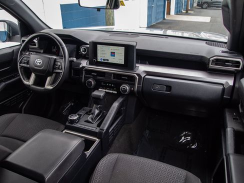 Used 2025 Toyota 4Runner SR5 AWD/4WD image 27