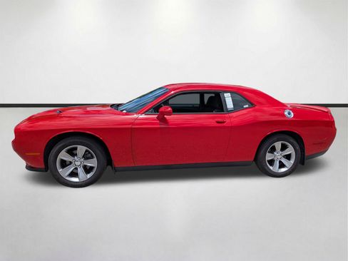 Used 2019 Dodge Challenger SXT RWD image 7