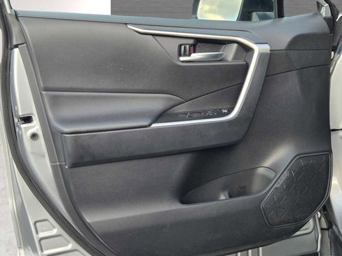 Used 2025 Toyota RAV4 XLE AWD/4WD image 18
