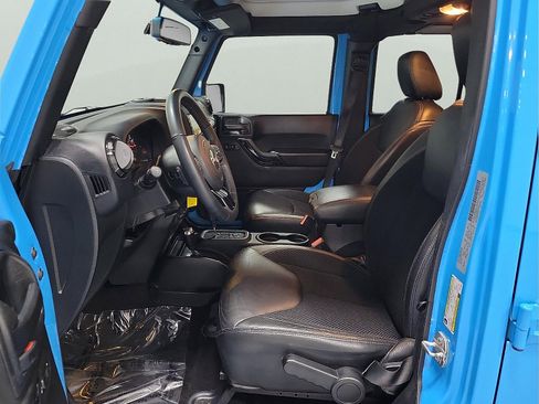 Used 2017 Jeep Wrangler Unlimited Sahara AWD/4WD image 11