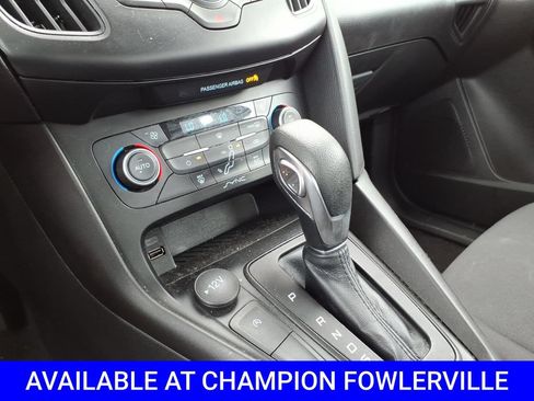Used 2018 Ford Focus SE w/ SE Appearance Package FWD image 22