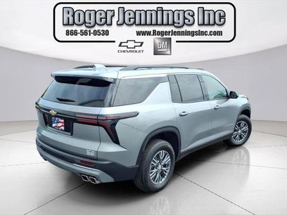 Used 2025 Chevrolet Traverse LT w/ Driver Confidence Package