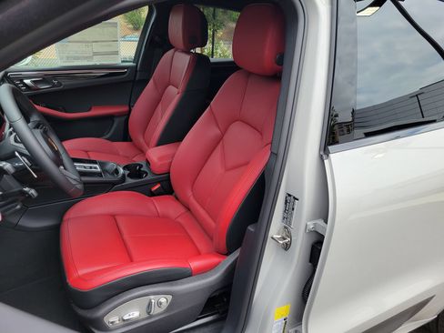 New 2026 Porsche Macan Turbo AWD/4WD image 5
