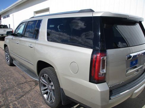 Used 2016 GMC Yukon XL Denali AWD/4WD image 7