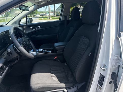Used 2023 Kia Sportage LX AWD/4WD image 9