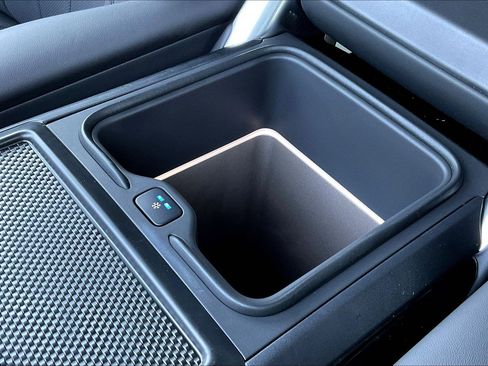 New 2026 Land Rover Range Rover Long Wheelbase SE image 23