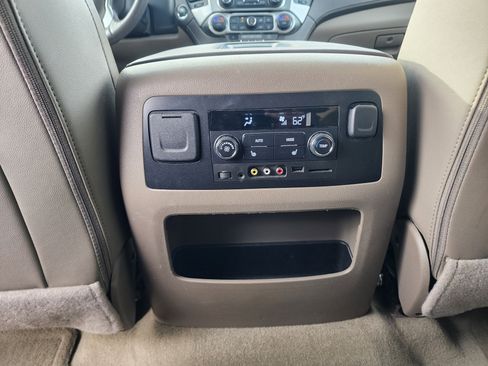 Used 2016 Chevrolet Suburban LT image 19