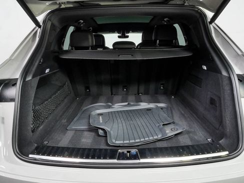 Certified 2022 Porsche Cayenne AWD/4WD image 32