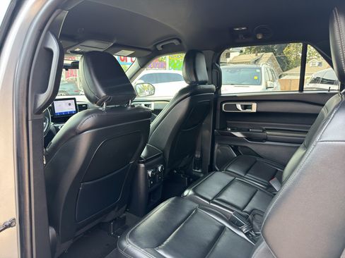 Used 2020 Ford Explorer XLT w/ Equipment Group 202A AWD/4WD image 15