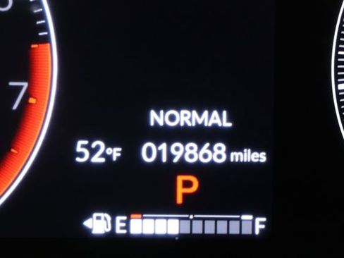 Used 2023 Honda Pilot Touring image 13