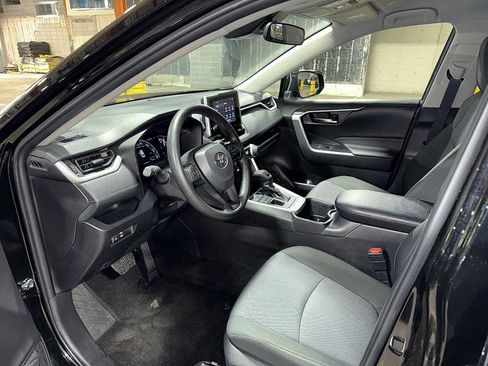 Certified 2025 Toyota RAV4 XLE AWD/4WD image 28