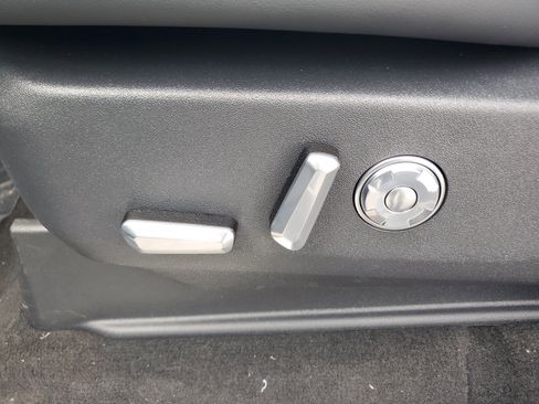 New 2026 Lincoln Navigator L Reserve AWD/4WD image 13