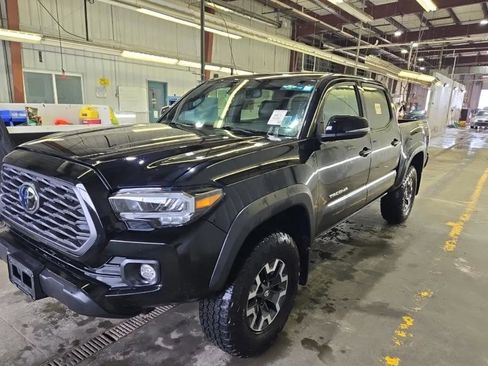 Used 2022 Toyota Tacoma TRD Off-Road w/ TRD Premium Off Road Package AWD/4WD image 2