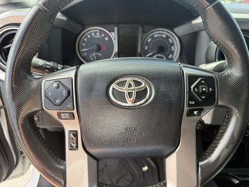 Used 2017 Toyota Tacoma SR5 RWD image 33