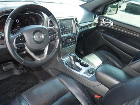 Used 2018 Jeep Grand Cherokee Overland AWD/4WD image 14