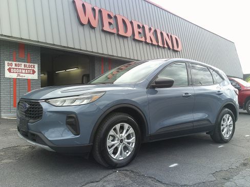 Used 2025 Ford Escape Active AWD/4WD image 1