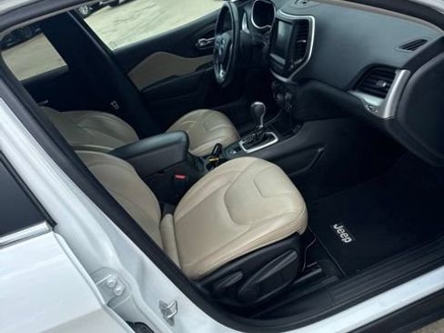 Used 2016 Jeep Cherokee Limited FWD image 16