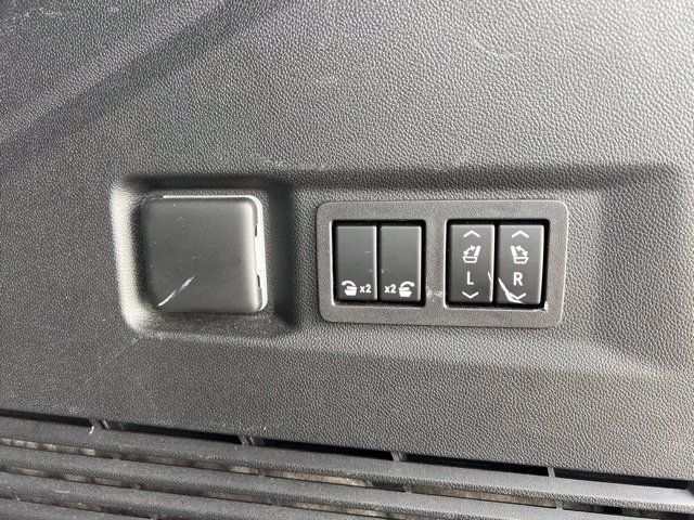 Used 2023 GMC Yukon AT4 w/ AT4 Premium Package AWD/4WD image 17