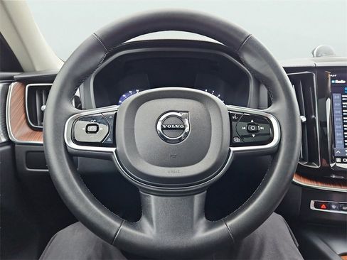 Used 2023 Volvo XC60 B6 Ultimate w/ Protection Package Premier image 33