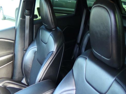 Used 2020 Jeep Cherokee Latitude Plus w/ Cold Weather Group FWD image 17