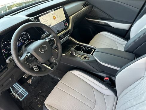 Used 2026 Lexus TX 500h AWD w/ Technology Package image 10