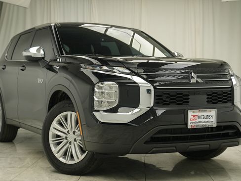 Used 2025 Mitsubishi Outlander ES image 1